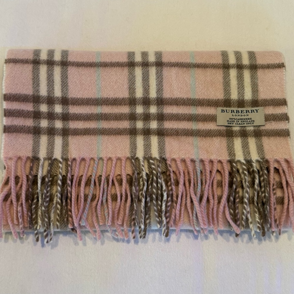 BURBERRY
Cashmere Nova Check Scarf Pink - Picture 3 of 5